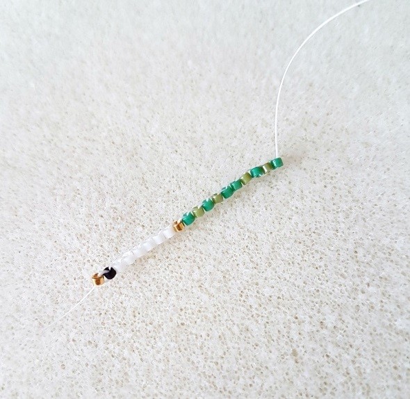 Broche Tasse panda et cactus en perles Miyuki avec un tissage brick stitch : Etape 1 Broche Tasse panda et cactus en perles Miyuki avec un tissage brick stitch : Etape 1