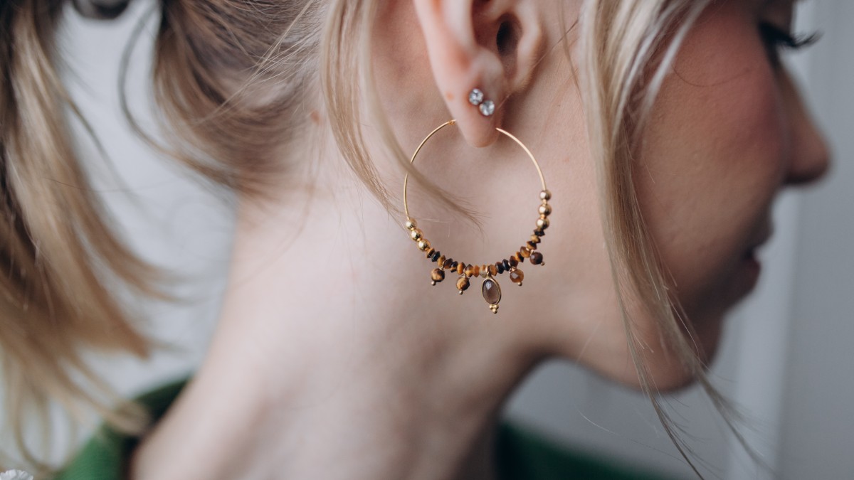 Schéma Créoles perlées en pierres naturelles oeil de tigre Schéma Créoles perlées en pierres naturelles oeil de tigre