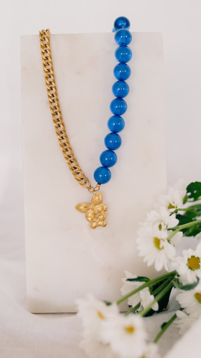 Schéma Collier avec grosses perles et pendentif papillon Schéma Collier avec grosses perles et pendentif papillon