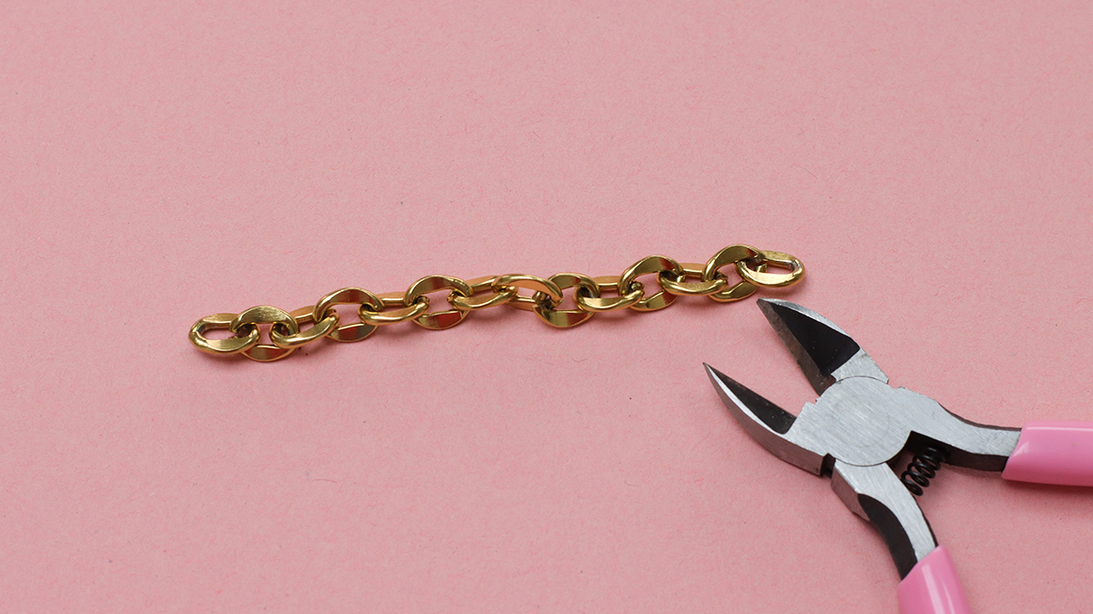 Bijou de sac avec pendentif lettre et serpent : Etape 1