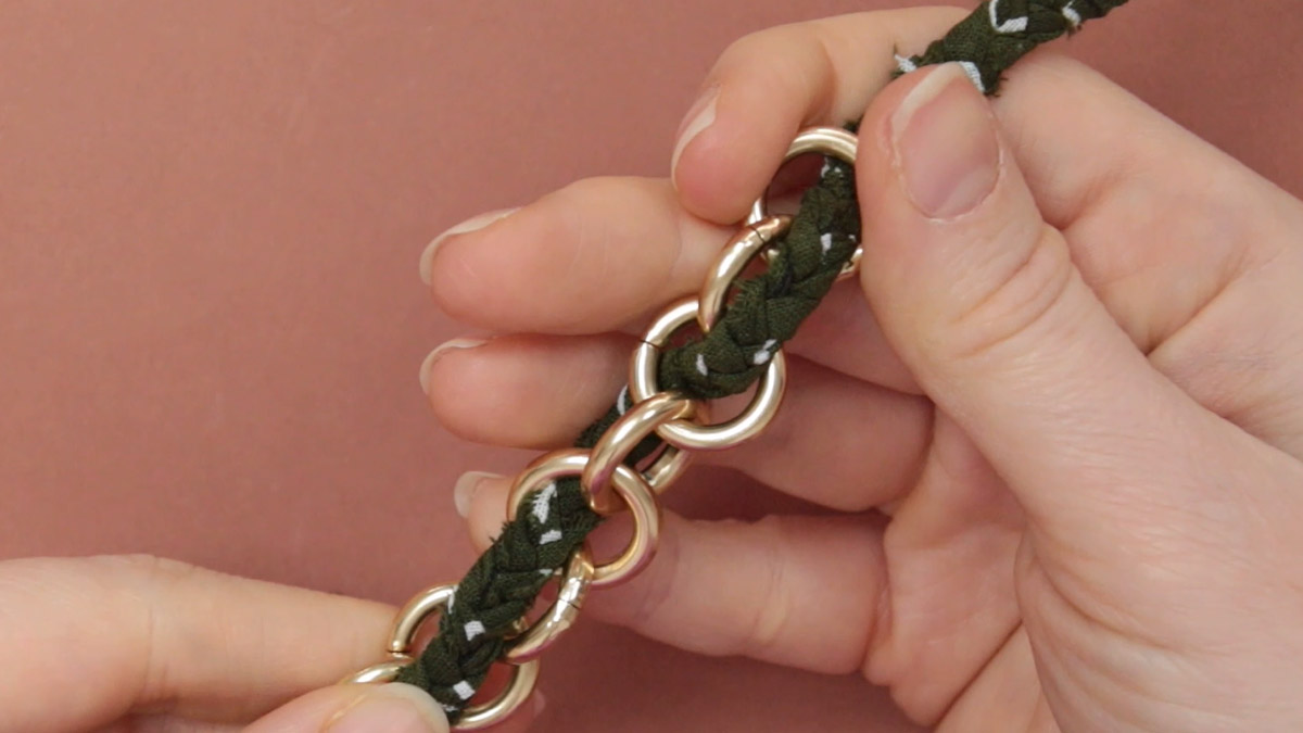 Collier Bandana Femme pendentif soleil : Etape 1