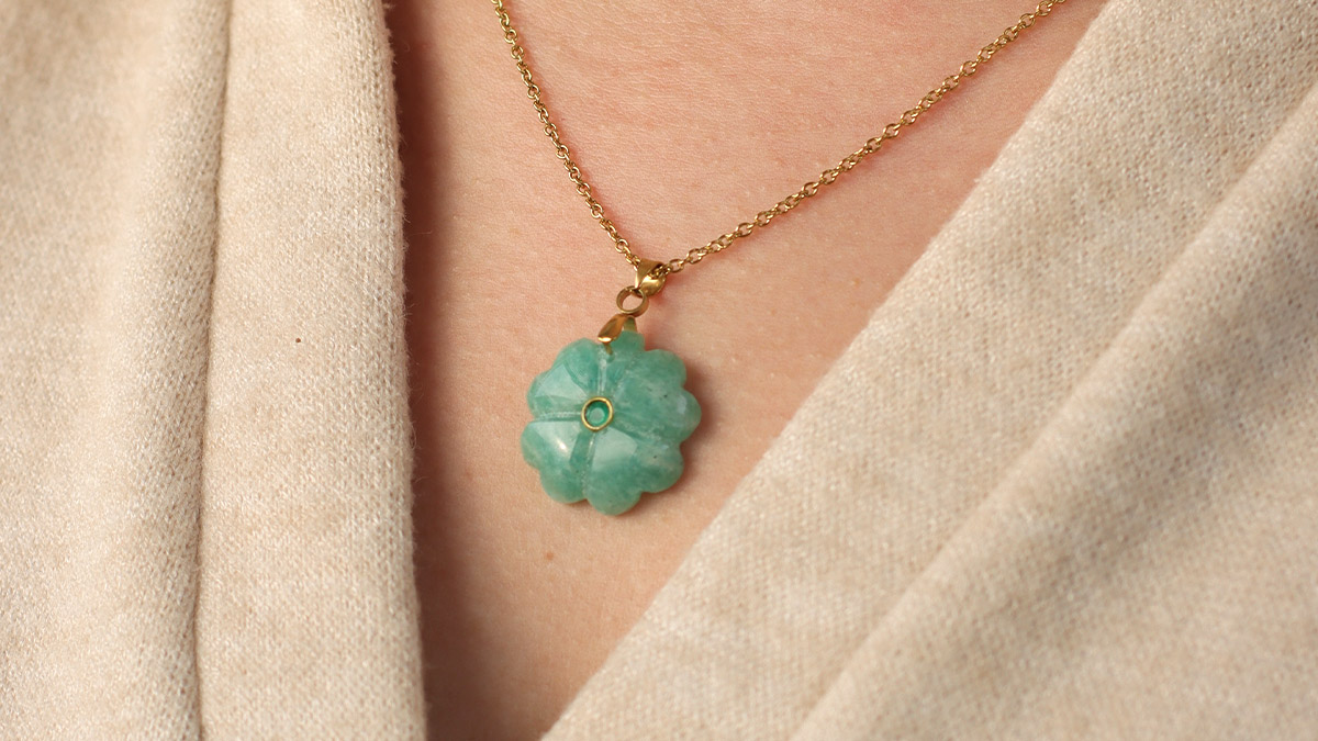 Collier trèfle à 4 feuilles en Pierre : Etape 5 Collier trèfle à 4 feuilles en Pierre : Etape 5