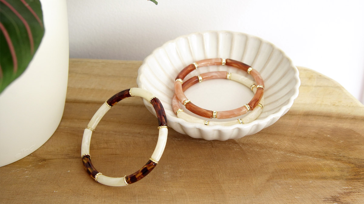 Schéma Bracelets perles tubes incurvés fins couleur Mocha Mousse