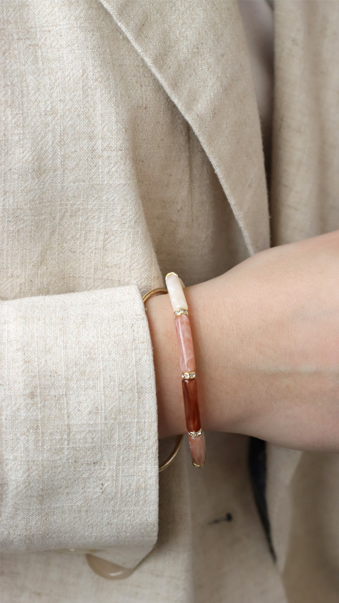 Schéma Bracelets perles tubes incurvés fins couleur Mocha Mousse