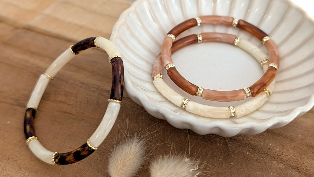 Bracelets perles tubes incurvés fins couleur Mocha Mousse : Etape 3