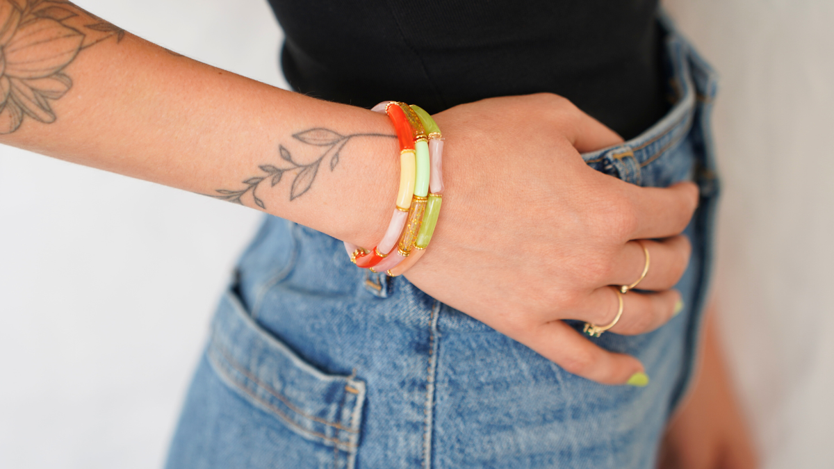 Bracelets perles tubes incurvés fins couleur Mocha Mousse : Etape 4