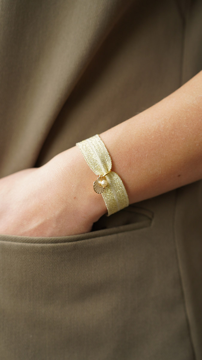 Schéma Bracelet Ruban élastique doré avec médaille coquillage