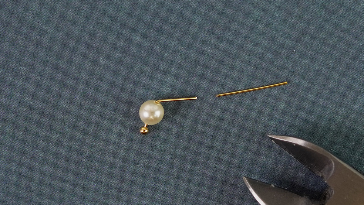 Bracelet Ruban élastique doré avec médaille coquillage : Etape 3