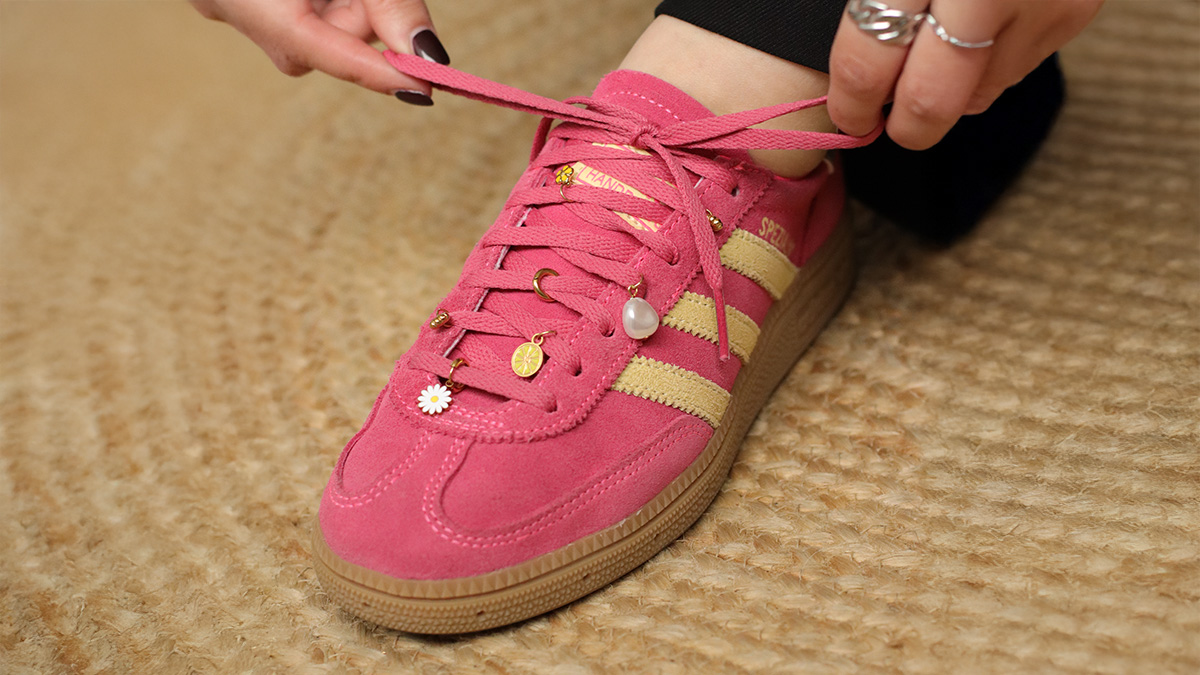 DIY : Customiser des baskets avec des breloques