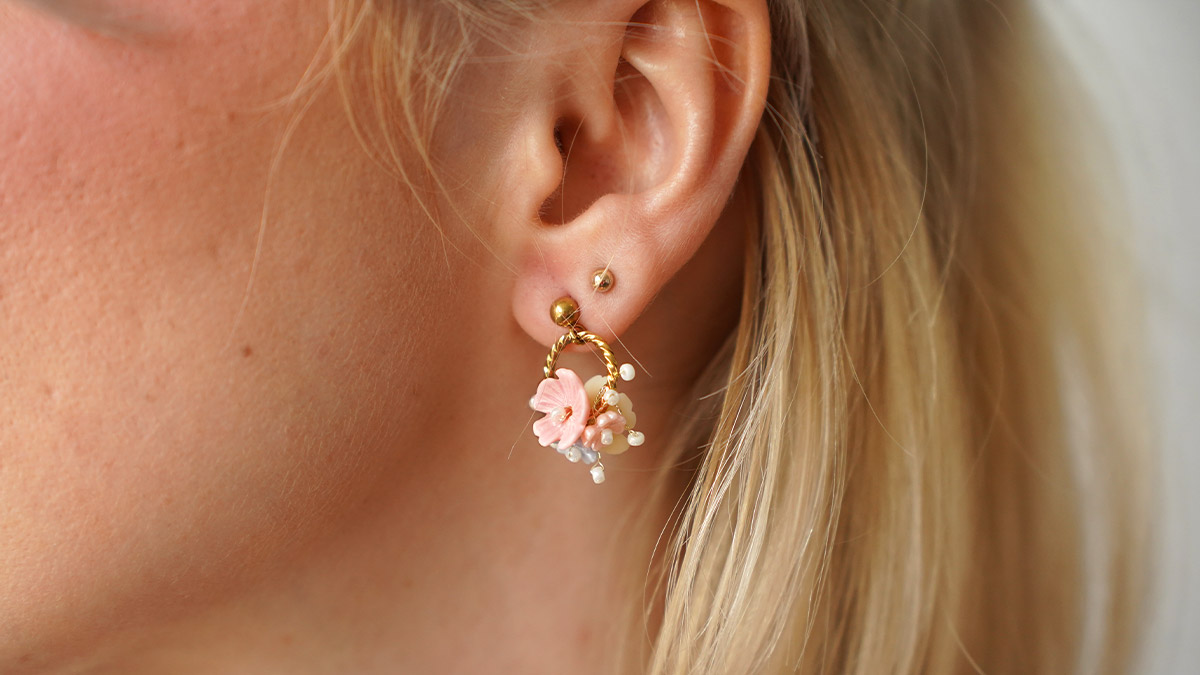 Petites Boucles d'oreilles fleurs et perles de rocailles