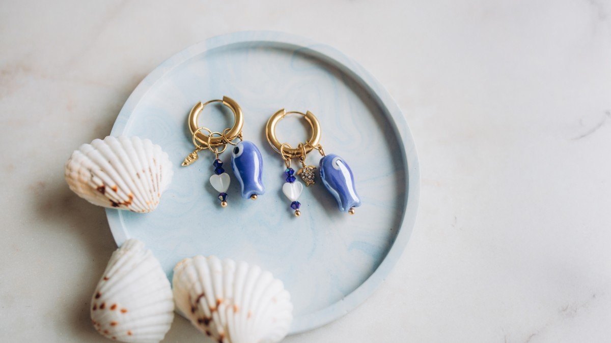 Boucles d'oreilles créoles avec pendentif poisson Boucles d'oreilles créoles avec pendentif poisson