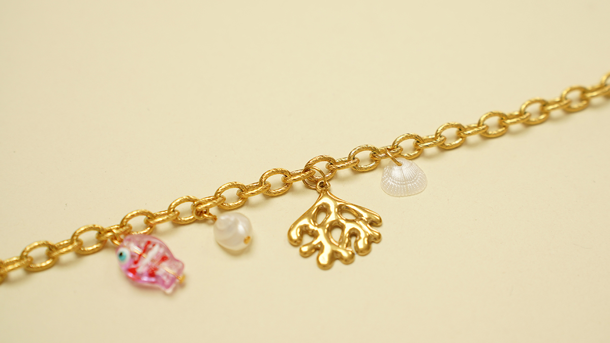 Colliers charms en acier inoxydable doré : Etape 4 Colliers charms en acier inoxydable doré : Etape 4