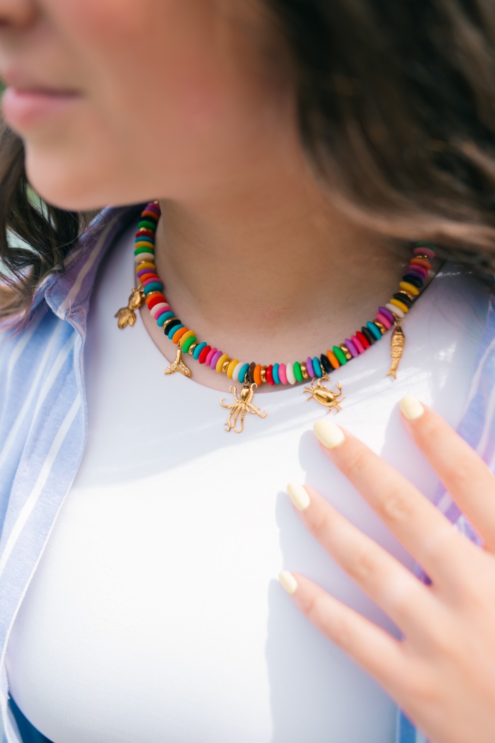 Schéma Collier en perles os colorées et pendentifs en acier inox