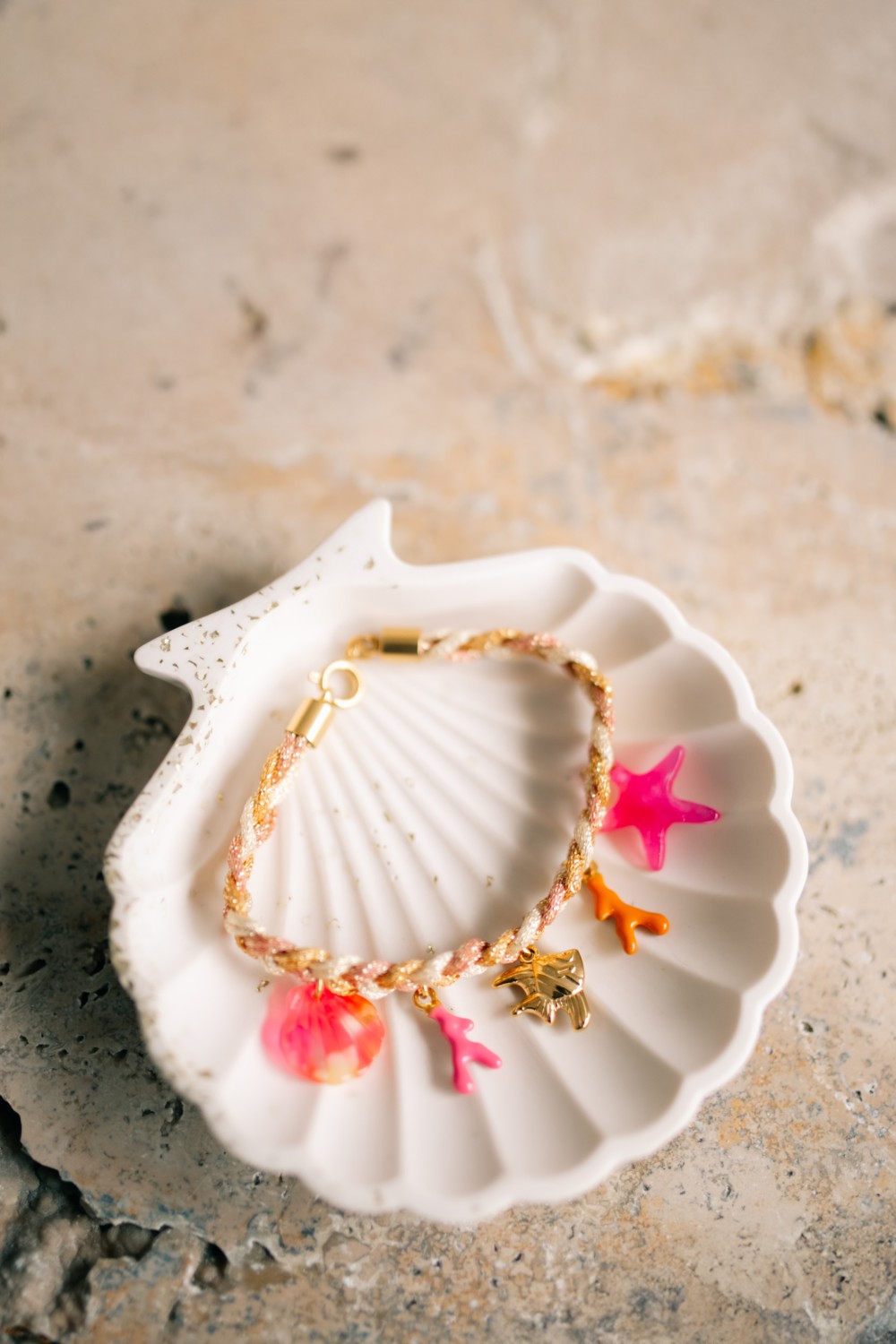 Bracelet tressé femme avec breloques charms