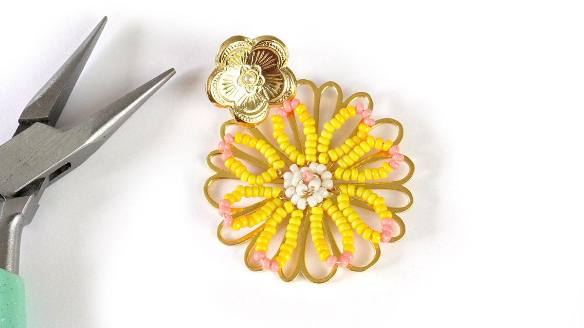 Boucles d'oreilles fleurs en perles de Rocailles : Etape 8 Boucles d'oreilles fleurs en perles de Rocailles : Etape 8