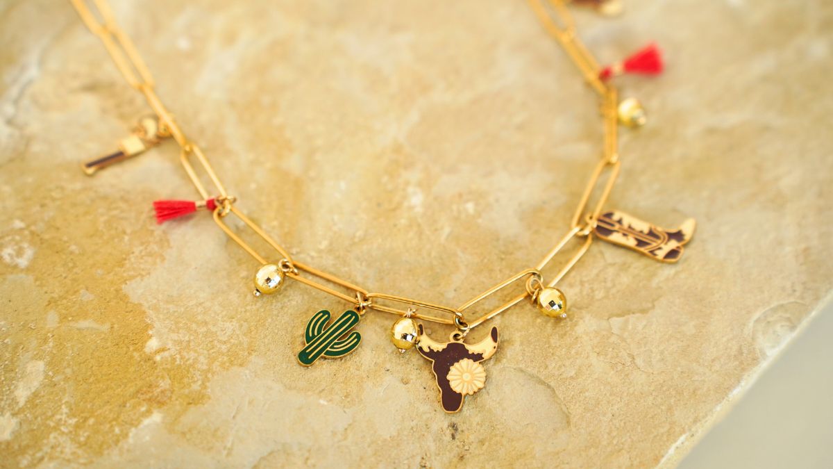 Collier charms cowgirl Collier charms cowgirl