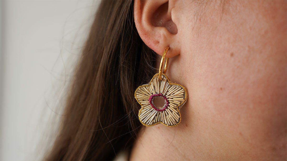 Schéma Boucles d'oreilles fleurs brodées