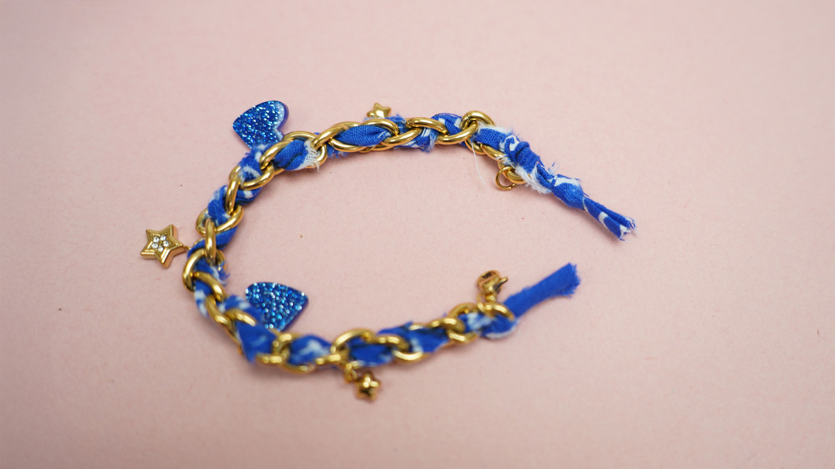 Bracelet chaîne et bandana bleu : Etape 7