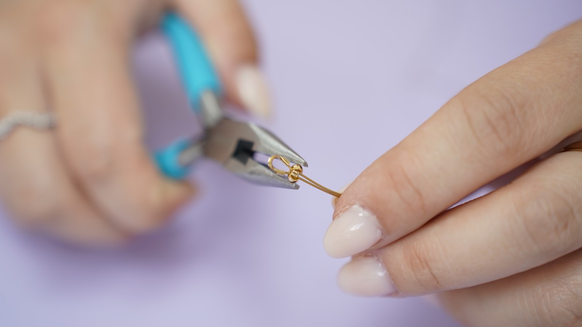 Collier en perles céramiques avec pendentif en verre : Etape 2 Collier en perles céramiques avec pendentif en verre : Etape 2