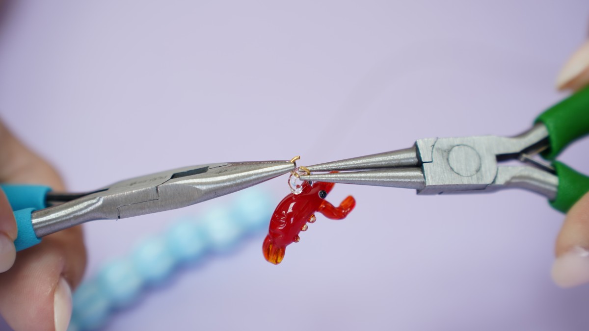 Collier en perles céramiques avec pendentif en verre : Etape 4 Collier en perles céramiques avec pendentif en verre : Etape 4