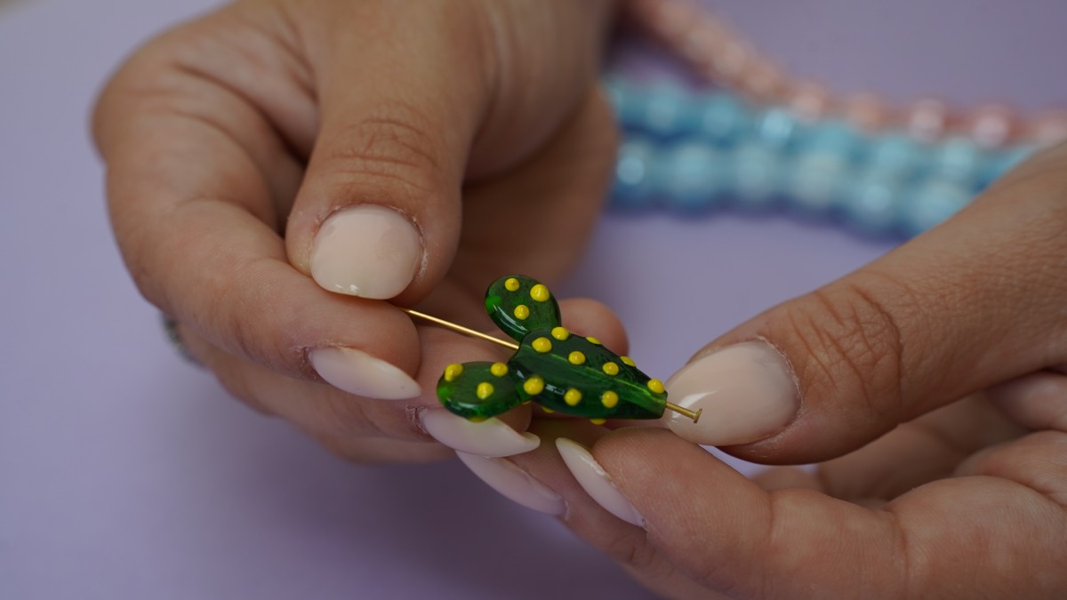 Collier en perles céramiques avec pendentif en verre : Etape 8 Collier en perles céramiques avec pendentif en verre : Etape 8