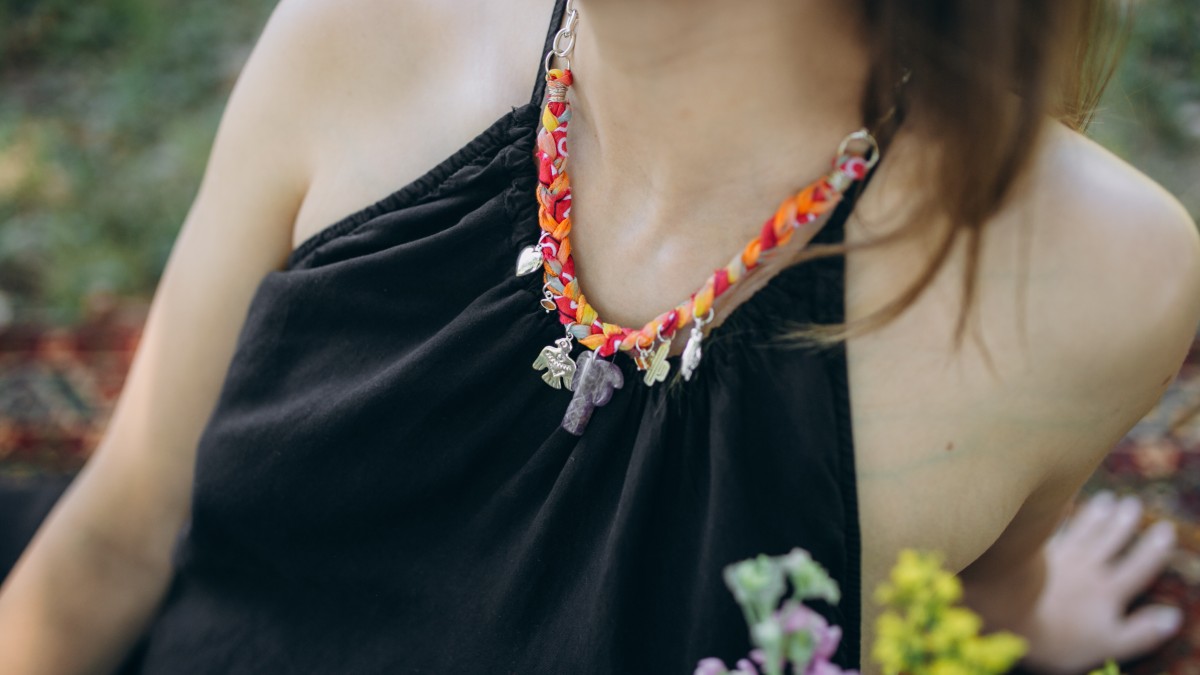 Collier tressé avec palmier en Améthyste et breloque argent 925 Collier tressé avec palmier en Améthyste et breloque argent 925