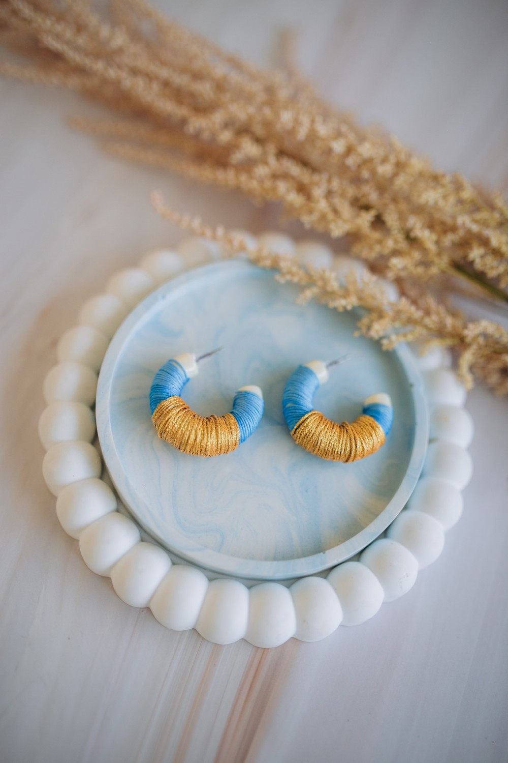 Boucles d'oreilles vintage avec fil bleu et doré