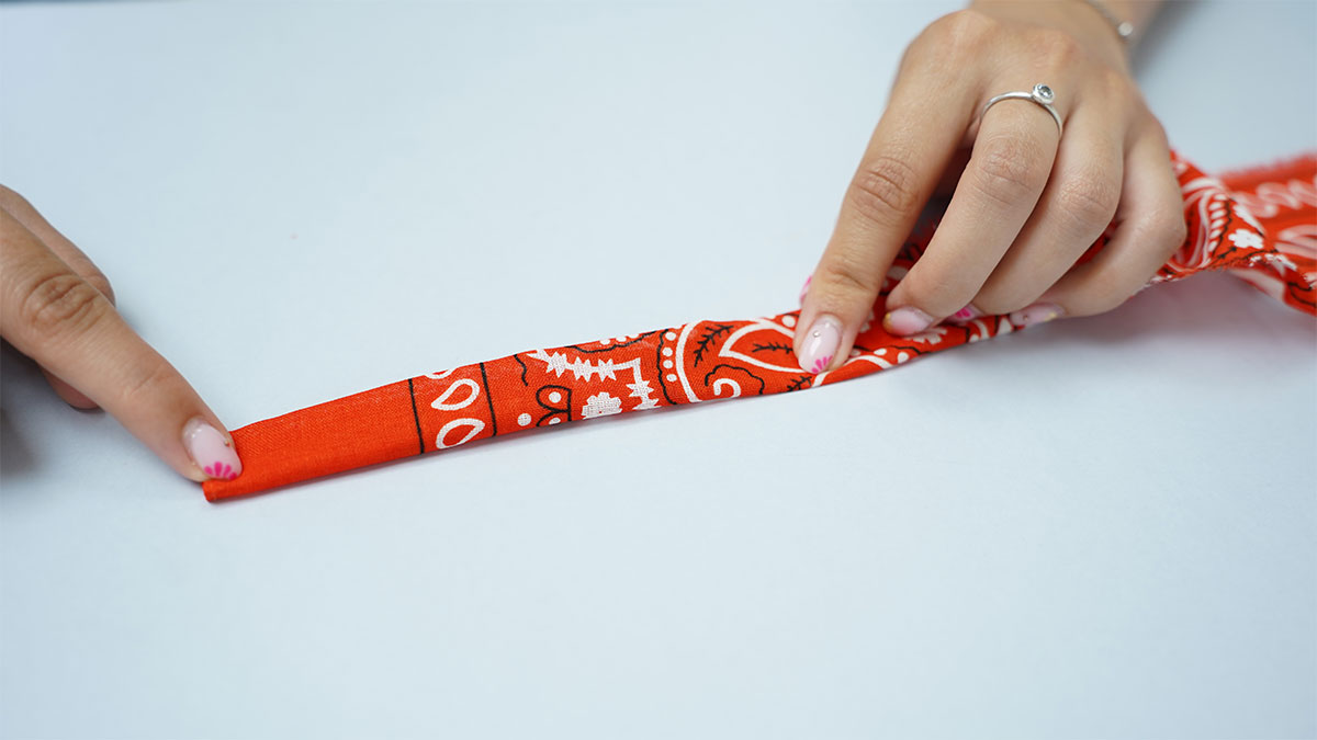 Collier bandana orange et perles travaillées : Etape 3