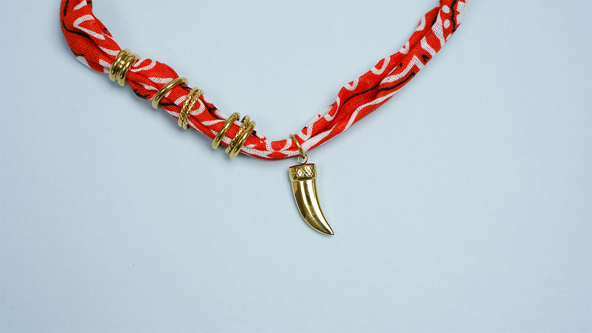 Collier bandana orange et perles travaillées : Etape 6