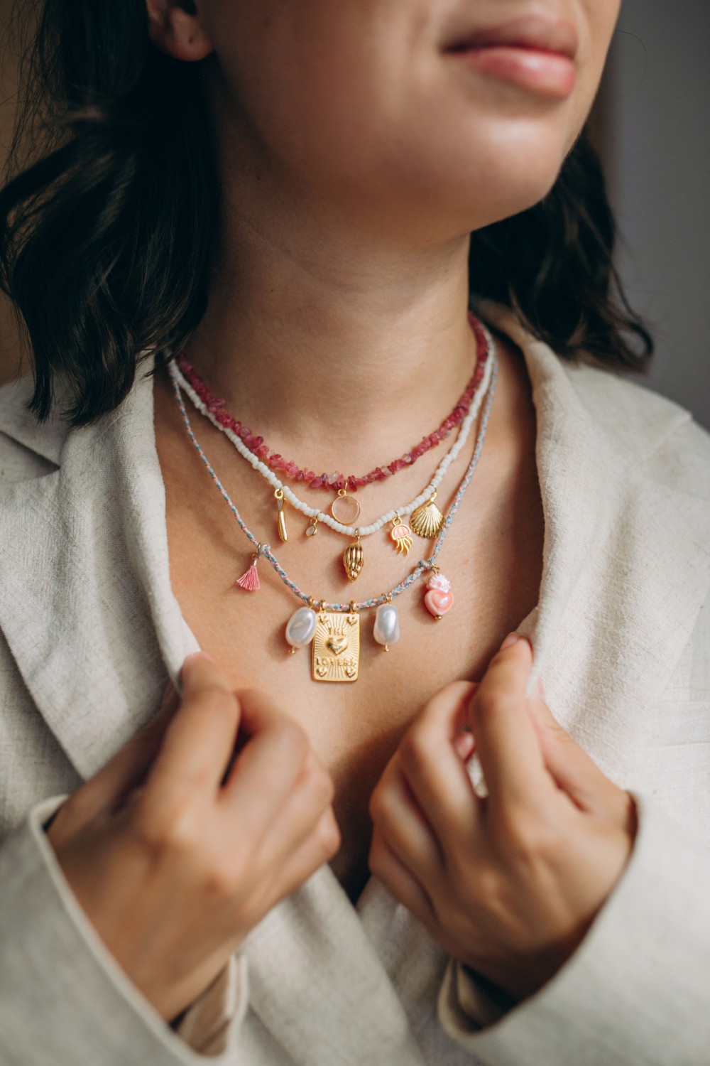 Schéma DIY stacking de colliers avec pierres gemmes, perles Miyuki et cordon Schéma DIY stacking de colliers avec pierres gemmes, perles Miyuki et cordon