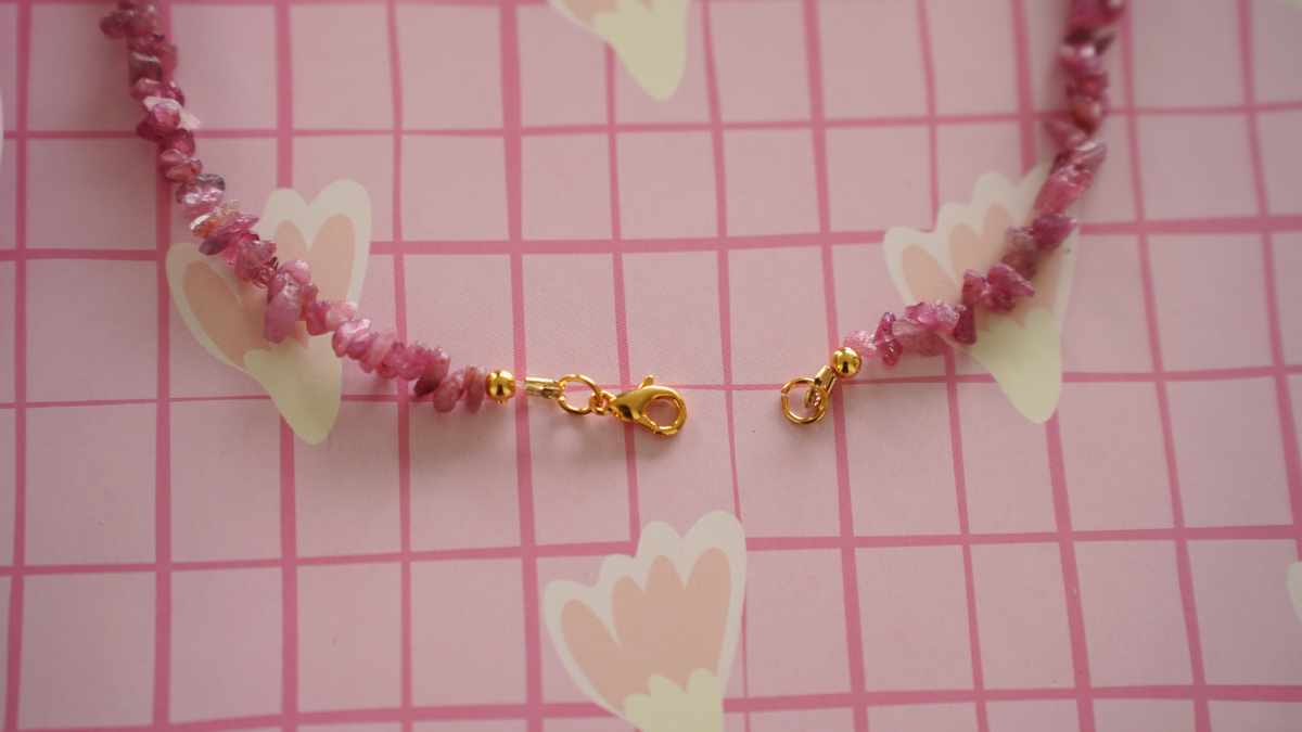 DIY stacking de colliers avec pierres gemmes, perles Miyuki et cordon : Etape 5 DIY stacking de colliers avec pierres gemmes, perles Miyuki et cordon : Etape 5