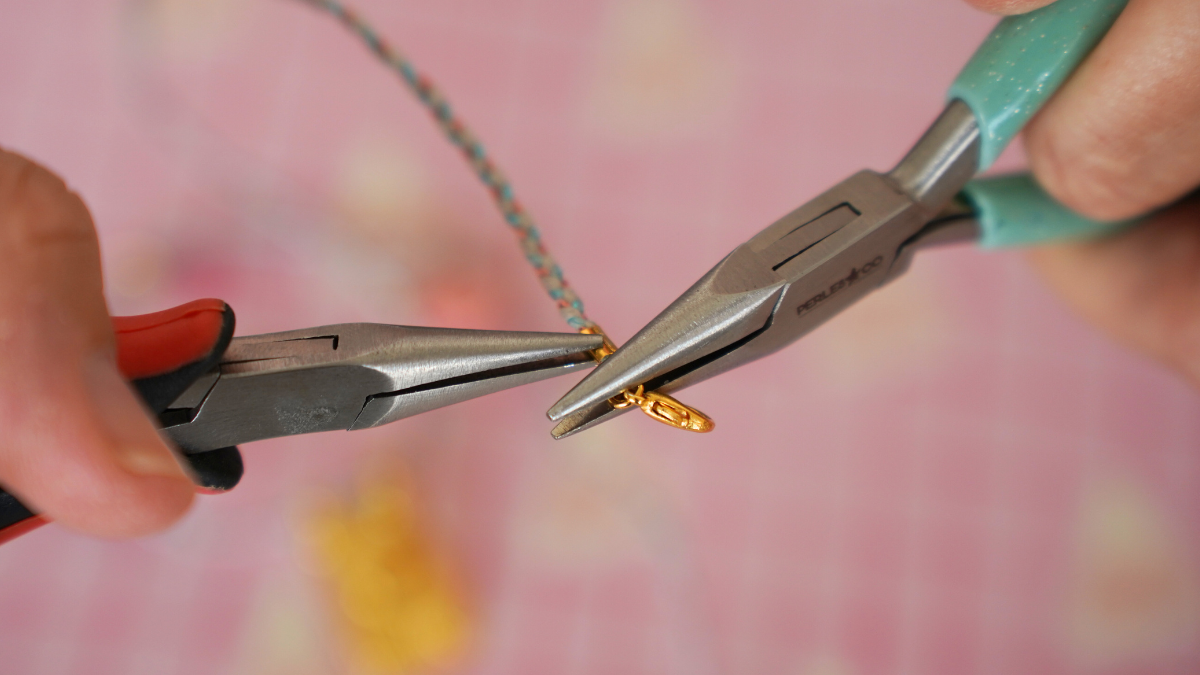 DIY stacking de colliers avec pierres gemmes, perles Miyuki et cordon : Etape 14 DIY stacking de colliers avec pierres gemmes, perles Miyuki et cordon : Etape 14