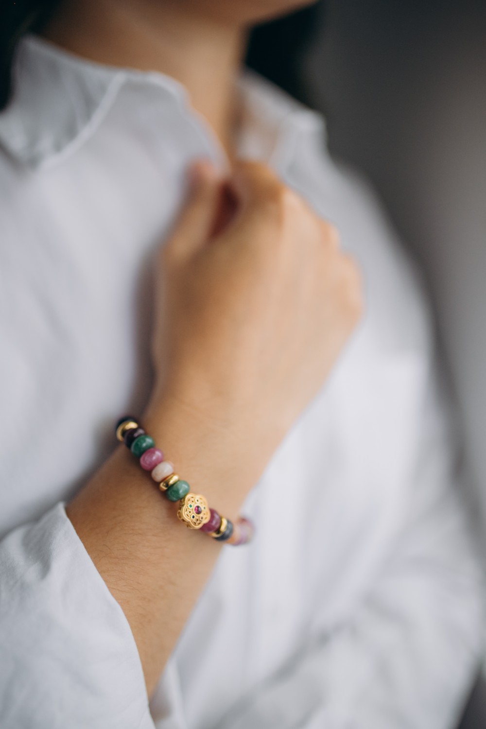 Bracelet en pierres naturelles et perle fleur