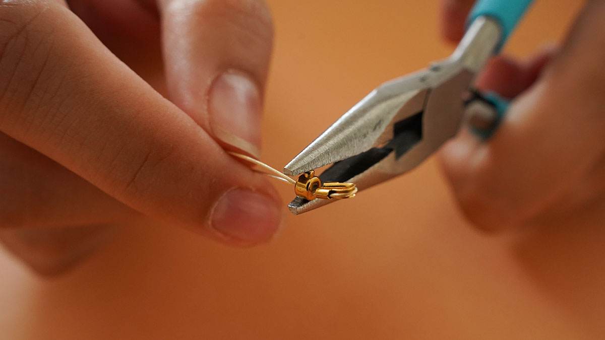 Bracelet en pierres naturelles et perle fleur : Etape 2 Bracelet en pierres naturelles et perle fleur : Etape 2