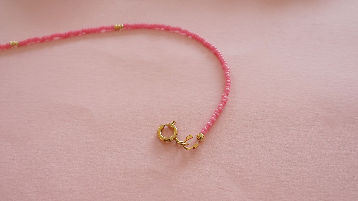 Parure de collier et bracelet rose en perles Miyuki : Etape 5 Parure de collier et bracelet rose en perles Miyuki : Etape 5