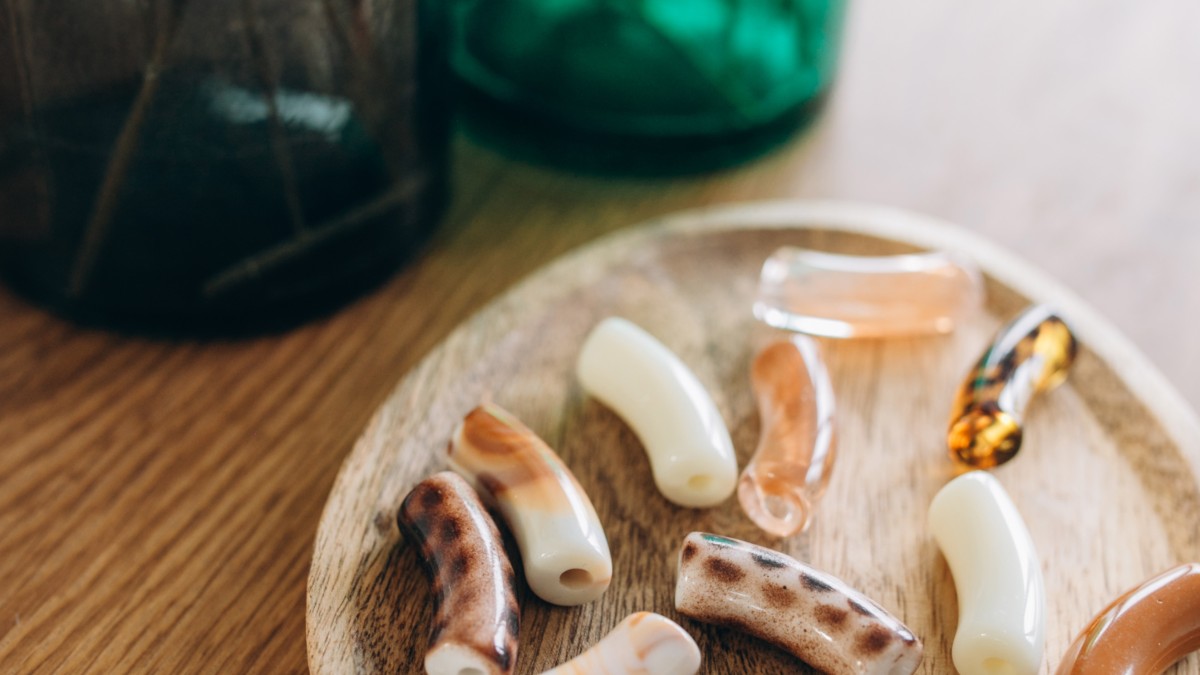 Bracelets élastiques avec perles tubes automne : Etape 1 Bracelets élastiques avec perles tubes automne : Etape 1