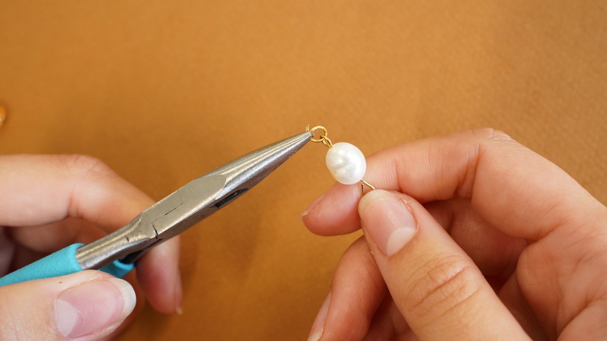 Boucles d'oreilles pendantes asymétriques porte-bonheur : Etape 8 Boucles d'oreilles pendantes asymétriques porte-bonheur : Etape 8