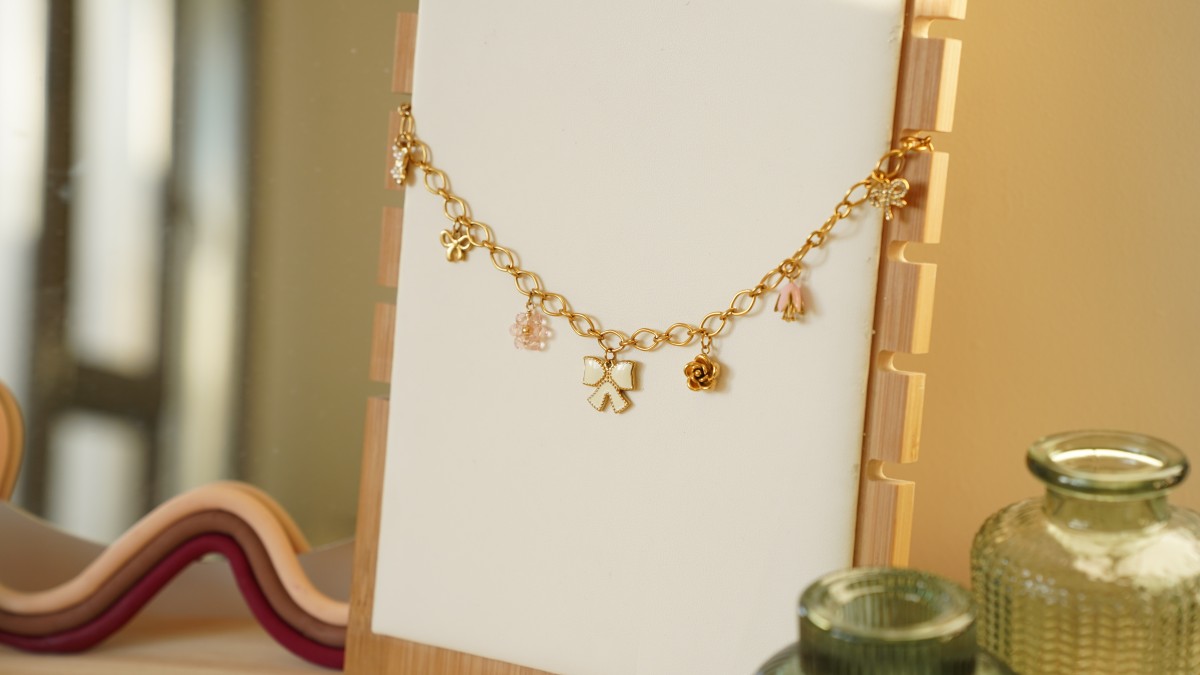 Schéma Mes bijoux DIY - Kit bijoux Collier charms Girly en Acier Inoxydable Doré Schéma Mes bijoux DIY - Kit bijoux Collier charms Girly en Acier Inoxydable Doré