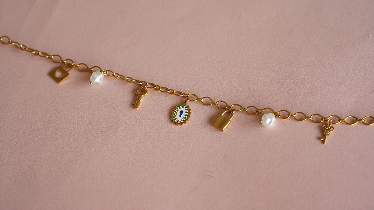 Mes bijoux DIY - Kit bijoux Collier charms Clés en Acier Inoxydable Doré : Etape 3