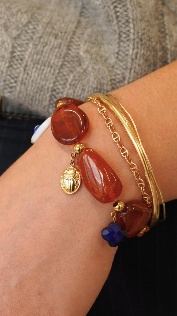 Bracelet perles en résine et breloques en acier inoxydable