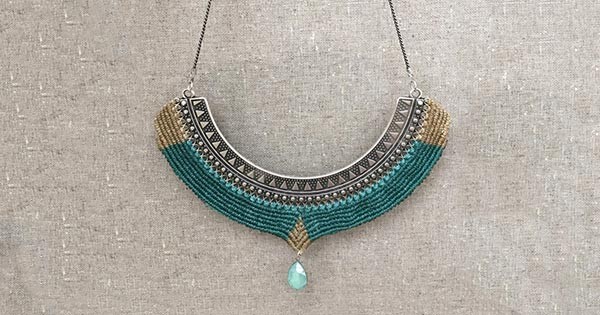 Collier micro macramé avec intercalaire torque et cabochon poire PureCrystal