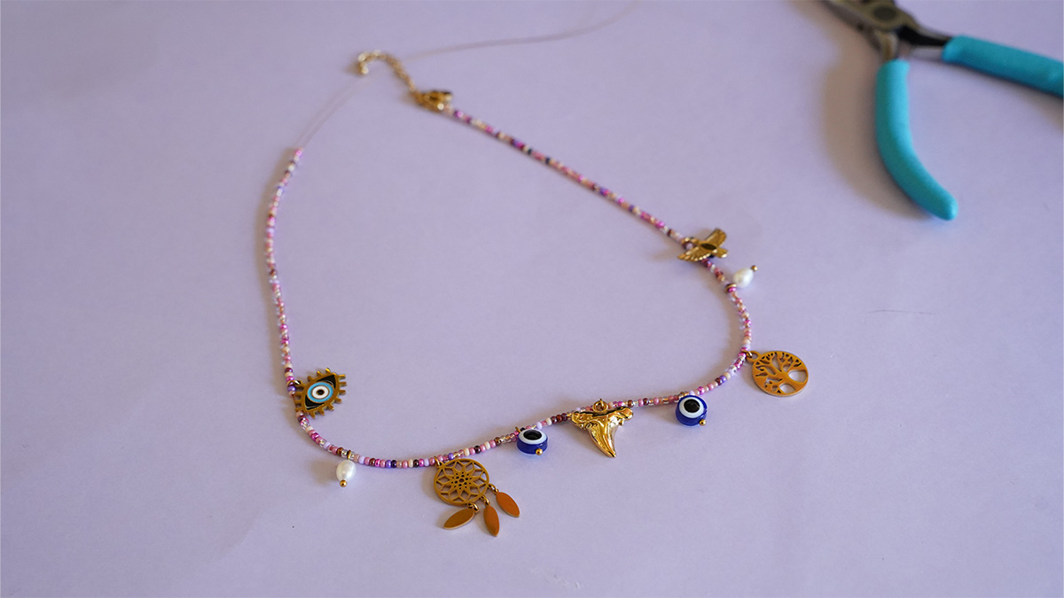 Collier charms en perles de rocailles : Etape 4