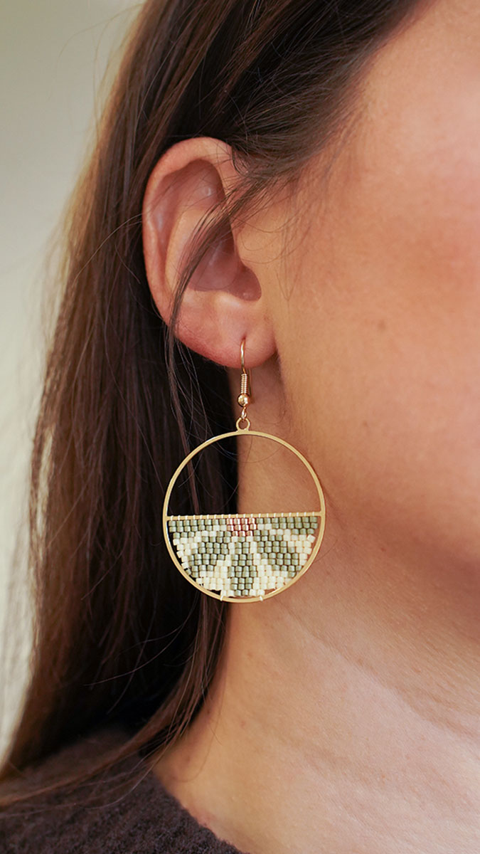 Boucles d'oreilles demi fleur en tissage