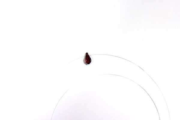 Collier fil transparent ras de cou -avec perle goutte PureCrystal : Etape 1 Collier fil transparent ras de cou -avec perle goutte PureCrystal : Etape 1