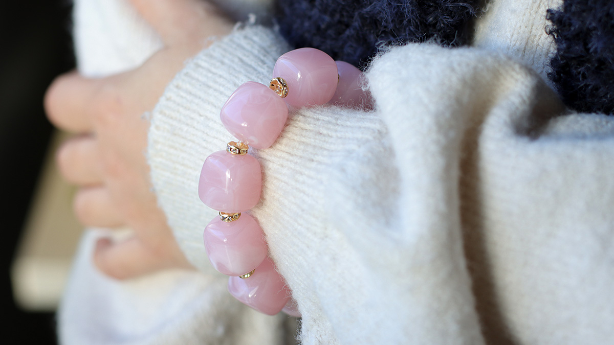 Schéma Bracelets perles cubes irrégulières en résine