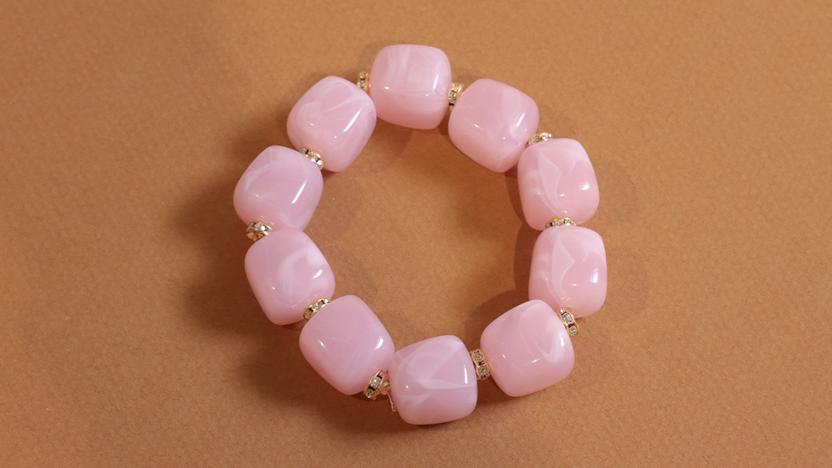 Bracelets perles cubes irrégulières en résine : Etape 1