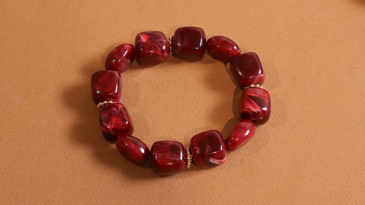 Bracelets perles cubes irrégulières en résine : Etape 2