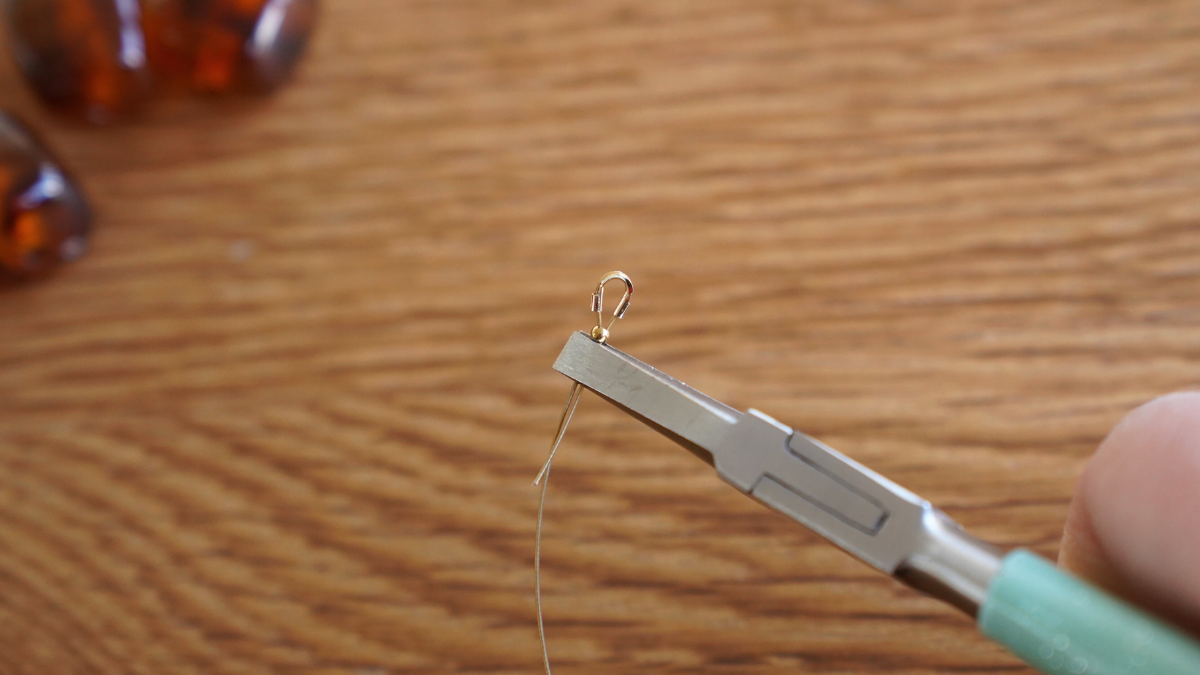 Collier perles cœur en résine : Etape 2