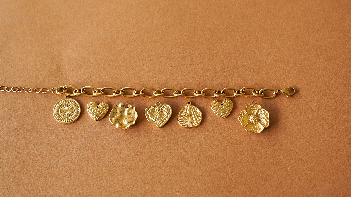 Bracelet charms dorés : Etape 1
