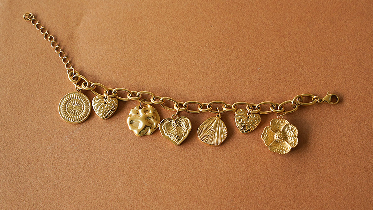 Bracelet charms dorés : Etape 3